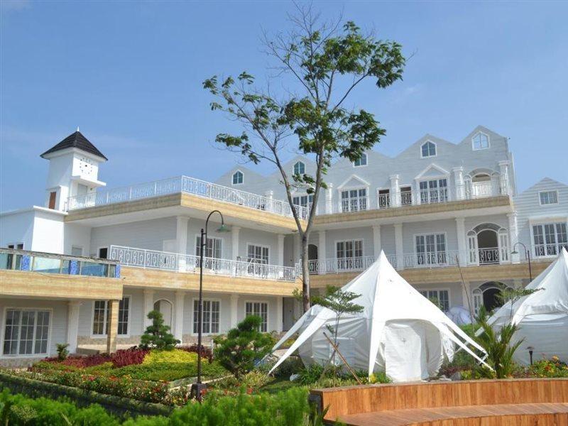 Chevilly Resort And Camp Bogor Exterior photo